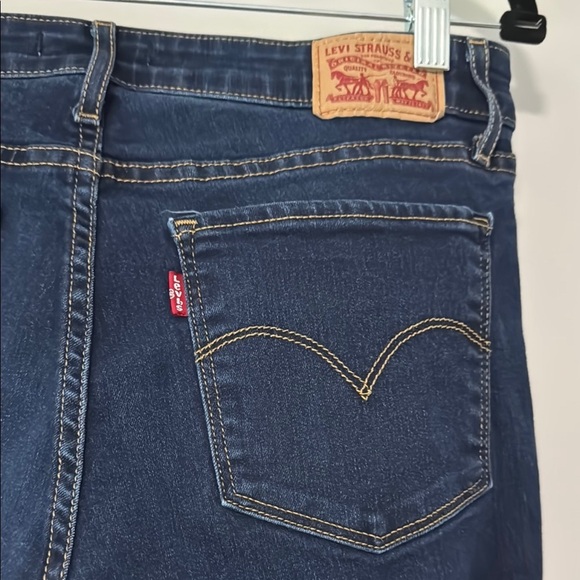Levi’s Dark Blue 711 Skinny Filiforme Jeans - Picture 3 of 4